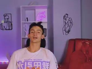 tobi-yours's Live Sex Cam Show