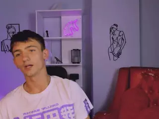 tobi-yours's Live Sex Cam Show