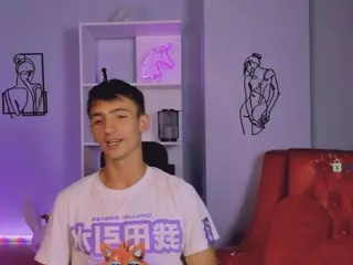 tobi-yours's Live Sex Cam Show