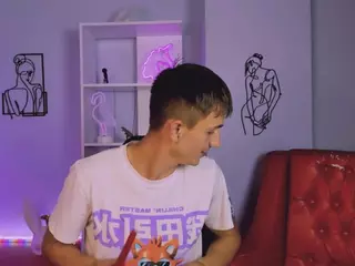 tobi-yours's Live Sex Cam Show