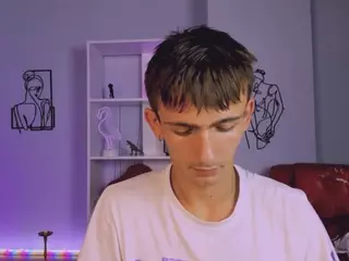 tobi-yours's Live Sex Cam Show