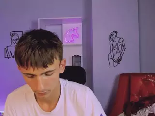 tobi-yours's Live Sex Cam Show