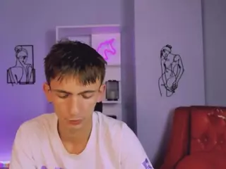 tobi-yours's Live Sex Cam Show