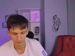 tobi-yours's Live Sex Cam Show