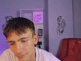 tobi-yours's Live Sex Cam Show
