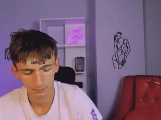 tobi-yours's Live Sex Cam Show