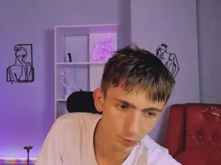 tobi-yours's Live Sex Cam Show