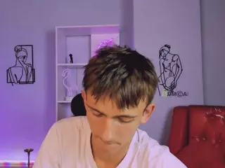 tobi-yours's Live Sex Cam Show