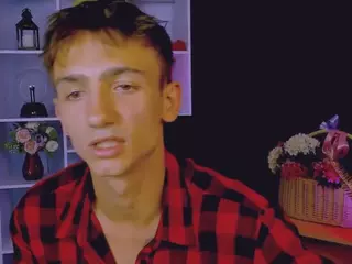 tobi-yours's Live Sex Cam Show
