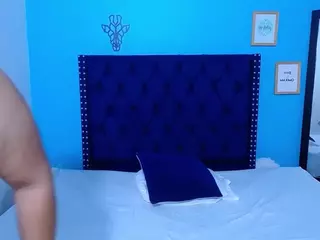 bigtitss-milf's Live Sex Cam Show