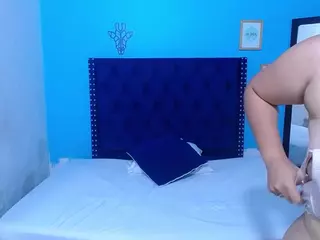 bigtitss-milf's Live Sex Cam Show