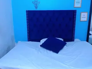 bigtitss-milf's Live Sex Cam Show