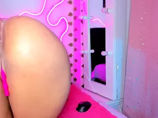 BOMBONSTH's Live Sex Cam Show
