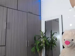 dulcesky12's Live Sex Cam Show