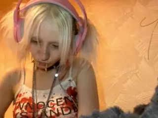 EdithaFort's Live Sex Cam Show