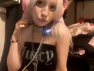 EdithaFort's Live Sex Cam Show