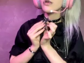 EdithaFort's Live Sex Cam Show