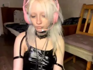 EdithaFort's Live Sex Cam Show