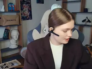 ErlinaCruise's Live Sex Cam Show