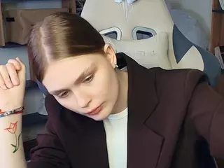 ErlinaCruise's Live Sex Cam Show