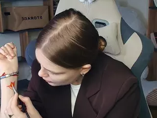 ErlinaCruise's Live Sex Cam Show