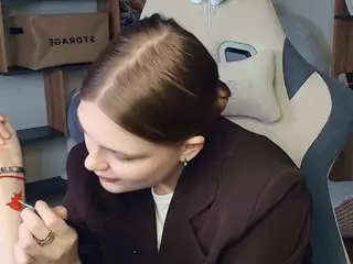 ErlinaCruise's Live Sex Cam Show