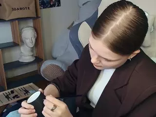 ErlinaCruise's Live Sex Cam Show
