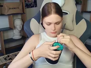ErlinaCruise's Live Sex Cam Show