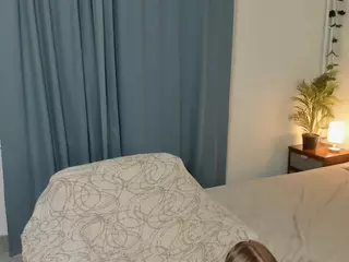 ErlinaCruise's Live Sex Cam Show