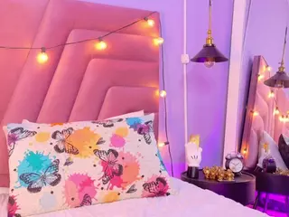 miss-nahomi's Live Sex Cam Show