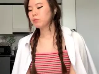 Akemi's Live Sex Cam Show