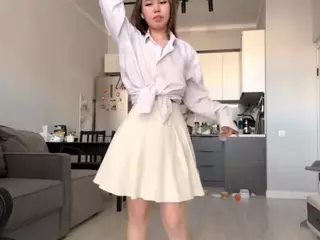 Akemi's Live Sex Cam Show