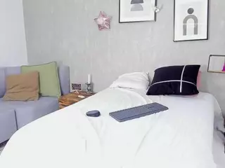 nahomi-bianchi's Live Sex Cam Show