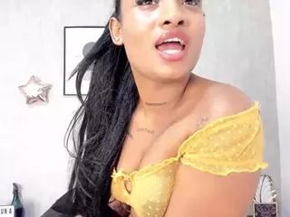 nahomi-bianchi's Live Sex Cam Show