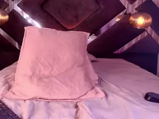 sara-lop's Live Sex Cam Show