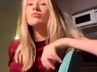 SilviaHambelton's Live Sex Cam Show