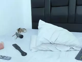 Isabella-T's Live Sex Cam Show