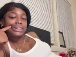 sweetestsexcthang's Live Sex Cam Show