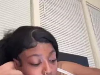 sweetestsexcthang's Live Sex Cam Show