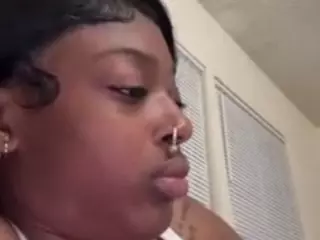 sweetestsexcthang's Live Sex Cam Show