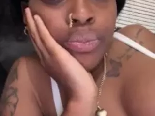 sweetestsexcthang's Live Sex Cam Show