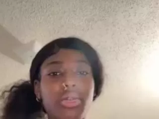 sweetestsexcthang's Live Sex Cam Show