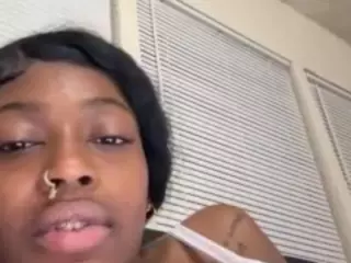 sweetestsexcthang's Live Sex Cam Show