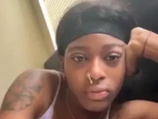 sweetestsexcthang's Live Sex Cam Show