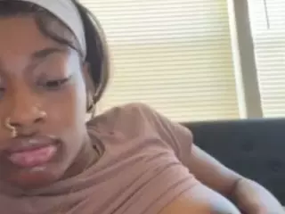 sweetestsexcthang's Live Sex Cam Show