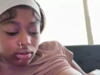 sweetestsexcthang's Live Sex Cam Show