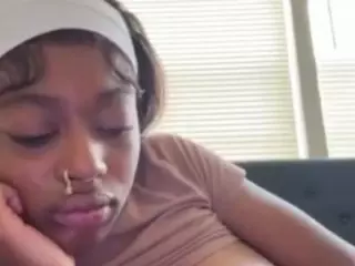 sweetestsexcthang's Live Sex Cam Show