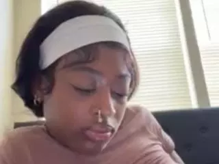 sweetestsexcthang's Live Sex Cam Show