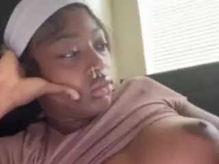 sweetestsexcthang's Live Sex Cam Show