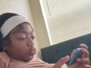 sweetestsexcthang's Live Sex Cam Show